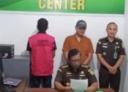 Tim Tabur Kejati Papua Barat berhasil amankan  Buronan Marthinus Senopadang DPO Tindak Pidana Korupsi