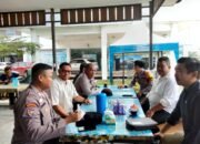 Personil Polsek Ujungbatu Jum’at Curhat Bersama Karyawan Dealer Toyota