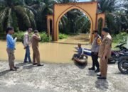 OMP-LK24, Banjir Landa Kecamatan Bonai Darussalam, Kapolsek Lakukan Monitoring