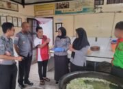 Pastikan Makanan Warga Binaan Sehat dan Nikmat, Kalapas Gandeng Tim Racik Bumbu Lapas Pekanbaru Tinjau Pengelolaan Makanan di Dapur