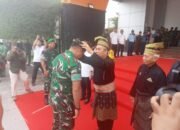 Pangdam I/Bukit Barisan Mayjen TNI Rio Firdianto Kunker Ke Riau, Disambut Dengan Tradisi Adat.