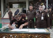 Kajati Riau Pimpin Apel Integritas Dan Penandatanganan Pakta Integritas Menuju Wilayah Birokrasi Bersih Dan Melayani (WBBM)