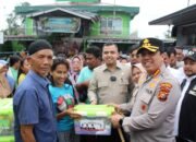 Anggota Komisi III DPR RI Muhammad Rahul Dan Kapolresta Salurkan Bantuan Untuk Korban Banjir di Rumbai