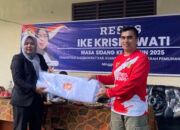 Saat Reses, Anggota DPRD Kuansing Ike Krisnawati Juga Bantu Kain Kafan Untuk Desa