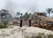 Polsek Cerenti Tindak Tegas Aktivitas PETI di Sungai Batang Kuantan, Tiga Rakit Dimusnahkan