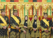 Bupati dan Wakil Bupati Kuansing Terima Gelar Adat dari LAMR, Simbol Penghormatan atas Kepemimpinan Berbudaya