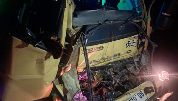 Diduga Truk Milik Ipat/H.Pazri Alami Kecelakaan,Truk Bermuatan Kayu Olahan dari Pelalawan ke Pekanbaru