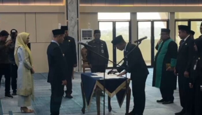 Agung Nugroho Lantik Kepala DLHK dan Bapenda Definitif