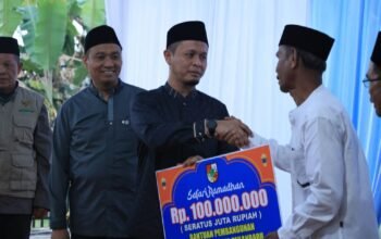 Safari Ramadan di Rumbai, Wali Kota Paparkan Capaian dan Serahkan Bantuan untuk Masjid