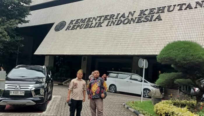 Satgas PKH Pasang Plang Izin Dicabut PT SSL Sektor Pasir Pengaraian, Koptan SS Minta Segera Kembalikan Lahan Masyarakat.