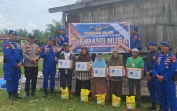 Jelang Lebaran, Sat Polairud Polres Pelalawan, Berikan Paket Sembako kepada Masyarakat Pesisir Perairan.