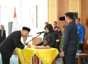 Bupati Afni Lantik 60 Pejabat Administrator dan Pengawas, Tekankan ASN Melayani Masyarakat.