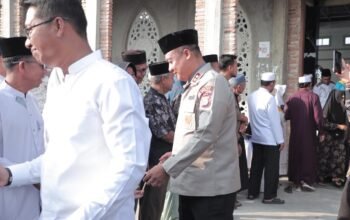 Kapolres Rohil dan Wakil Bupati Lepas 8 Calon Jamaah Haji Panipahan, Suasana Haru Warnai Prosesi
