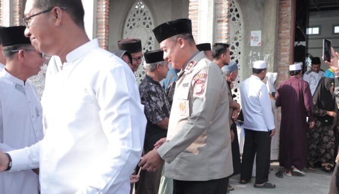 Kapolres Rohil dan Wakil Bupati Lepas 8 Calon Jamaah Haji Panipahan, Suasana Haru Warnai Prosesi