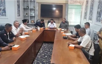 Komisi III DPRD Pelalawan Tolak Humas PT RSS Saat RDP dengan Warga, Dewan: Direktur Harus Hadir