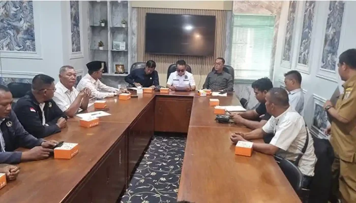 Komisi III DPRD Pelalawan Tolak Humas PT RSS Saat RDP dengan Warga, Dewan: Direktur Harus Hadir