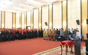 Bupati Kasmarni Lantik 215 Kepala Sekolah