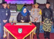 Bupati Bengkalis Kasmarni Tandatangani Komitmen Dukungan Pelaksanaan PPDB Objektif dan Akuntabel di Kab. Bengkalis
