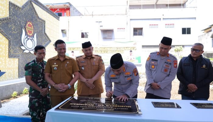 Kapolresta Pekanbaru Resmikan Musholla An-Nusirwan, Perkuat Pembinaan Spiritual dan Pelayanan Humanis Polri