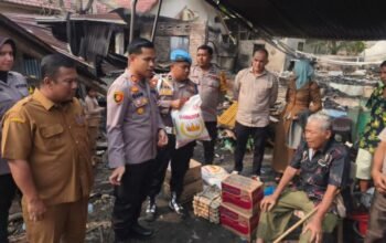 AKP Gian Wiatma Jonimandala Gerak Cepat, Korban Kebakaran di Bagan Batu Terima Bantuan