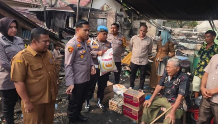AKP Gian Wiatma Jonimandala Gerak Cepat, Korban Kebakaran di Bagan Batu Terima Bantuan